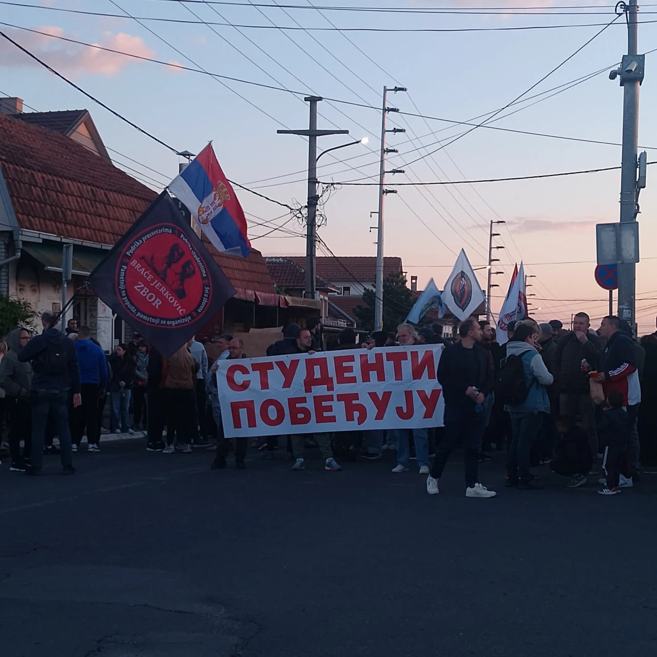 Slučaj napada na aktiviste iz Resnika: Napadači prepoznati, ali ne i pronađeni, MUP raspisao potragu (VIDEO)