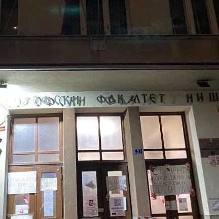 Profesorka Filozofskog fakulteta u Nišu: Kolektivu preti mogućnost da ostane bez julskih zarada, ali zaposleni ne odustaju od borbe