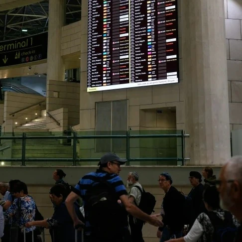 "Višesatni redovi i poluprazni letovi": Avio-industrija traži privremenu obustavu novih EU graničnih provera