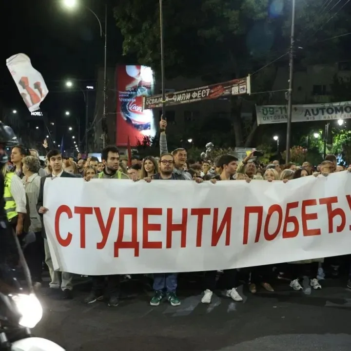 Kako društvene mreže oblikuju izbornu kampanju: Politički oglasi, različiti narativi i sumnjivi pratioci (VIDEO)