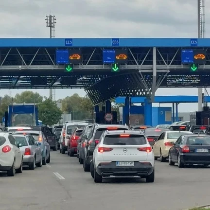 AMSS: Automobili na Gradini sat vremena, oko pola sata na Preševu i Horgošu