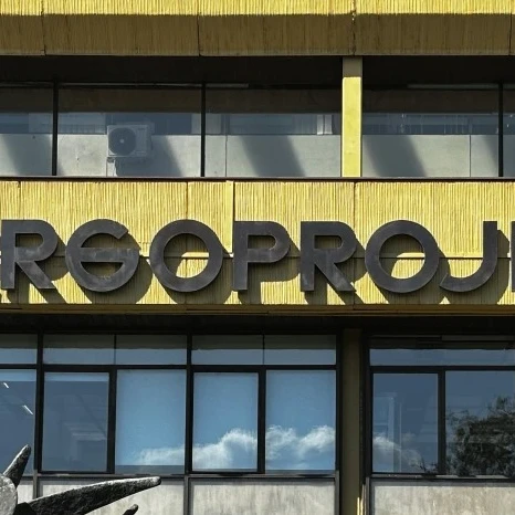 Nova misterija srpske tranzicije: Ko je i na osnovu čega odlučio da država proda udeo u Energoprojektu po tri puta manjoj ceni od prethodno odbijene? (VIDEO)