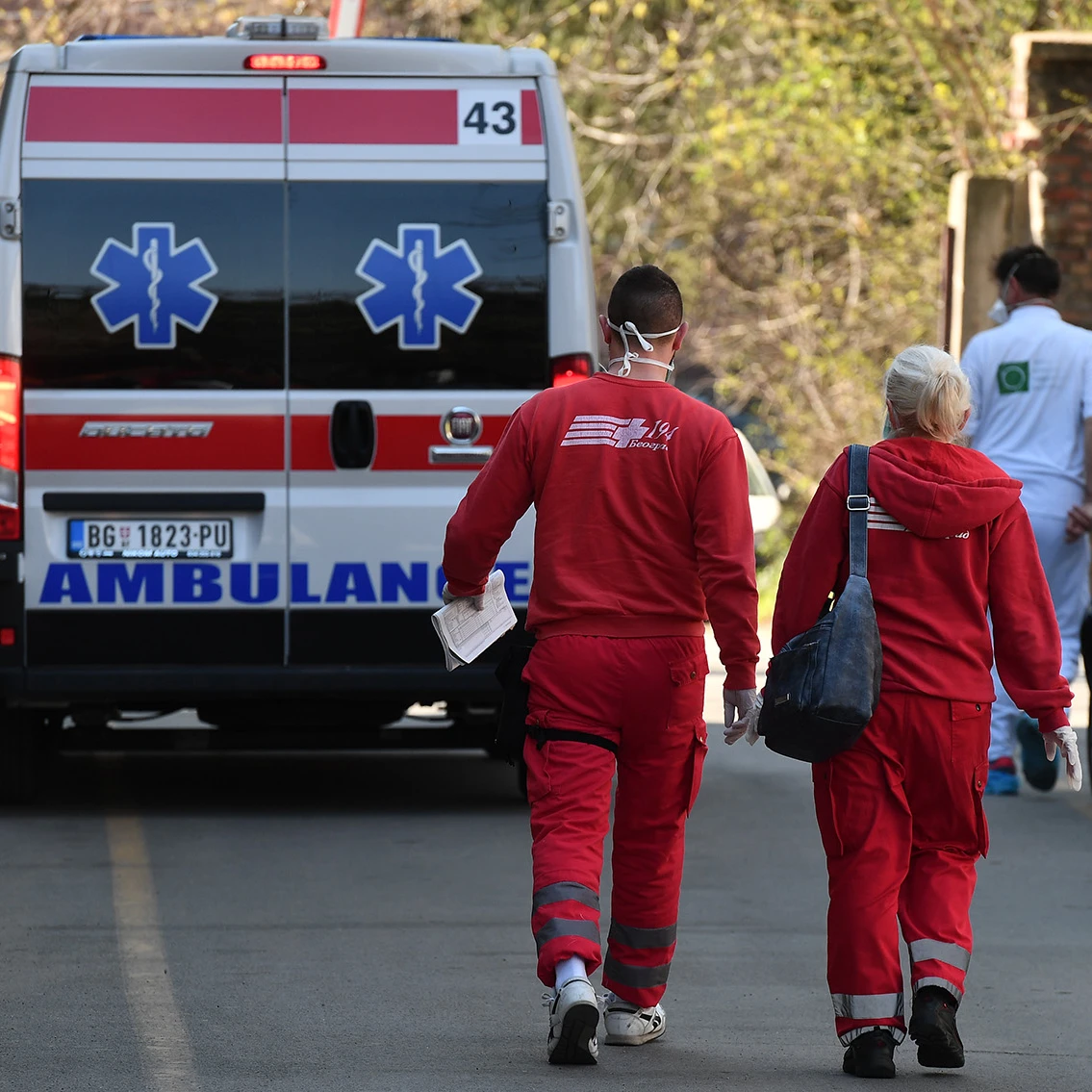 Suspendovani zaposleni Hitne pomoći zbog pada pacijentkinje sa nosila u Bačkoj Palanci