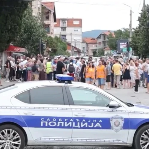 Protest u Nišu zbog trase pruge: Žitelji Panteleja poručuju da ne žele teretne vozove i opasne materije pored kuća (VIDEO)