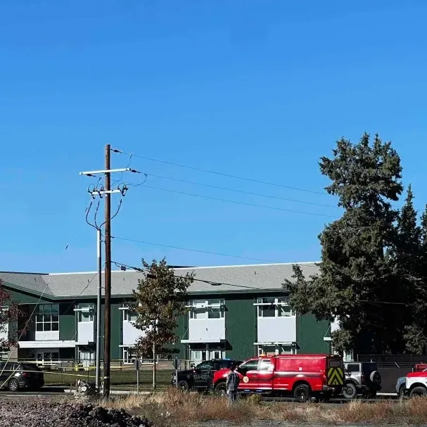 U pucnjavi u osnovnoj školi u Oregonu povređeno više osoba, napadač ubijen