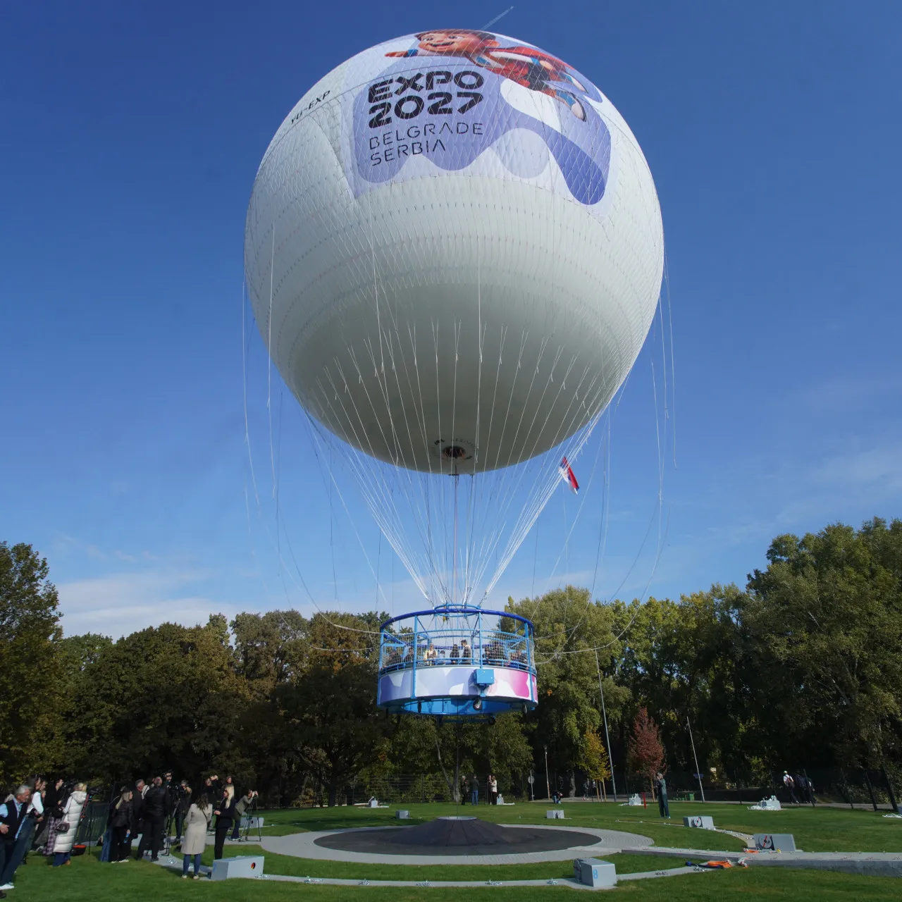 Obavljen probni let panoramskog balona u bojama Eskpa 2027 na Adi Ciganliji, poznate i cene karata