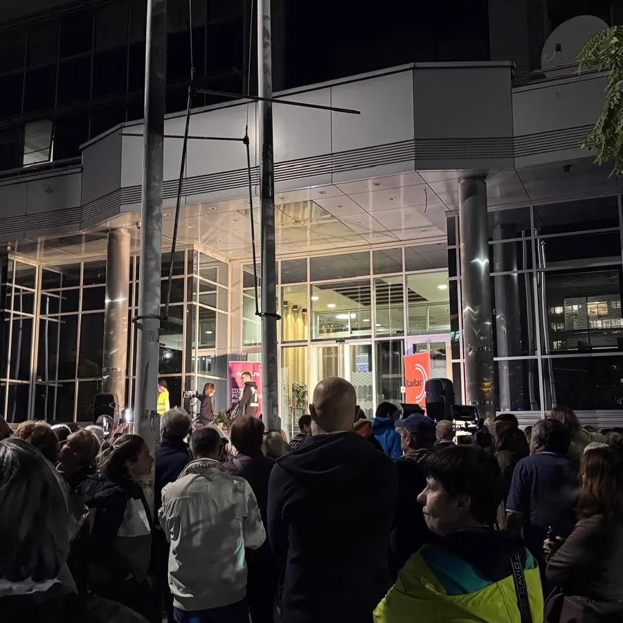 Protest ispred redakcije Nove u Beogradu: "Ovo je borba za opstanak medija kakve poznajete"