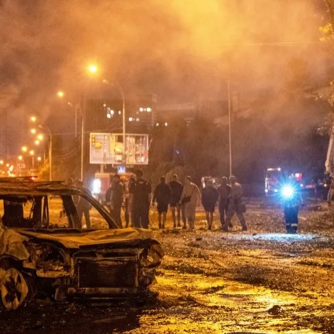 Ukrajinske vlasti: Rusija gađala Kijev raketama i dronovima, poginulo najmanje devet osoba