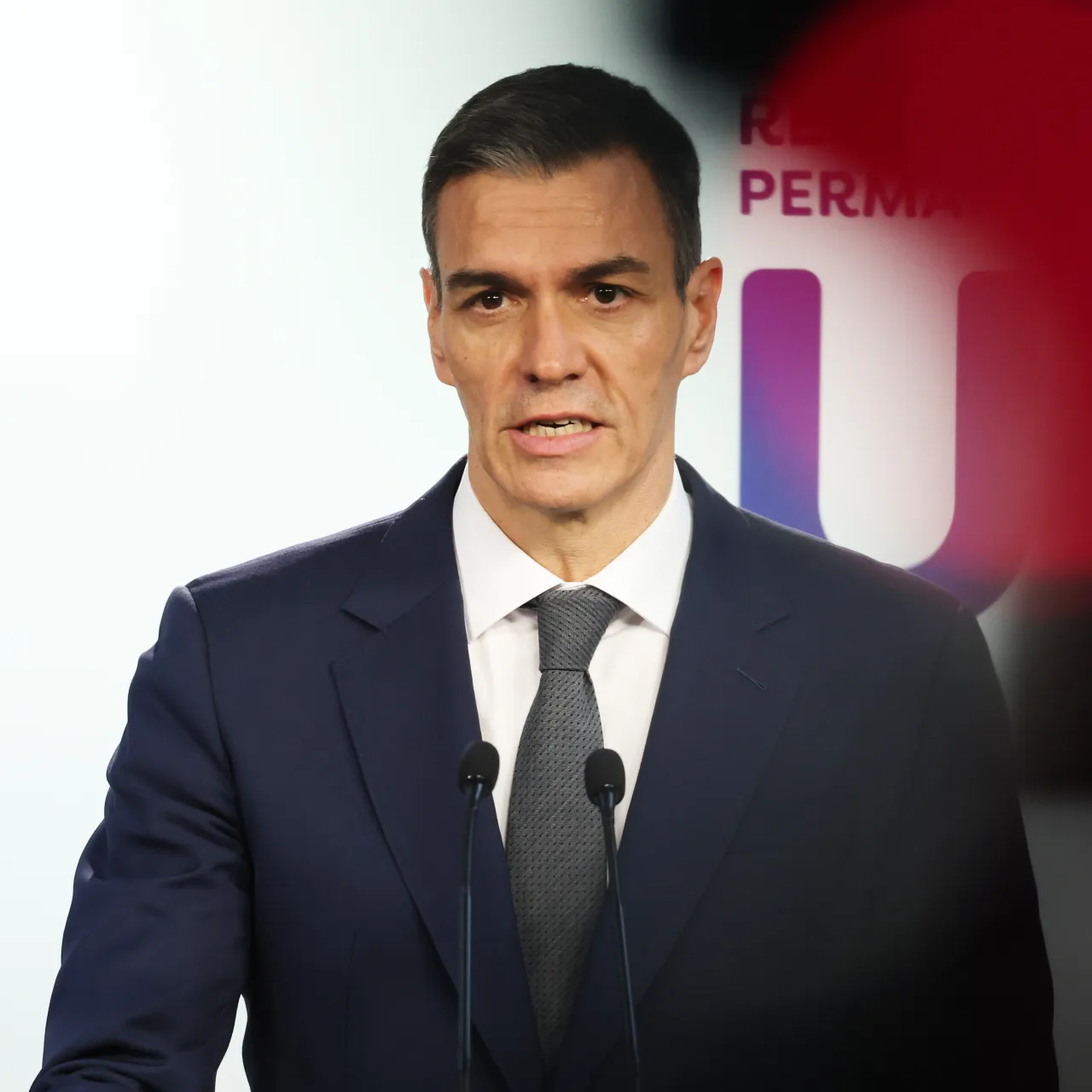 Izborna komisija pokrenula postupak protiv Sančeza zbog predizborne retorike i korišćenja resursa Vlade