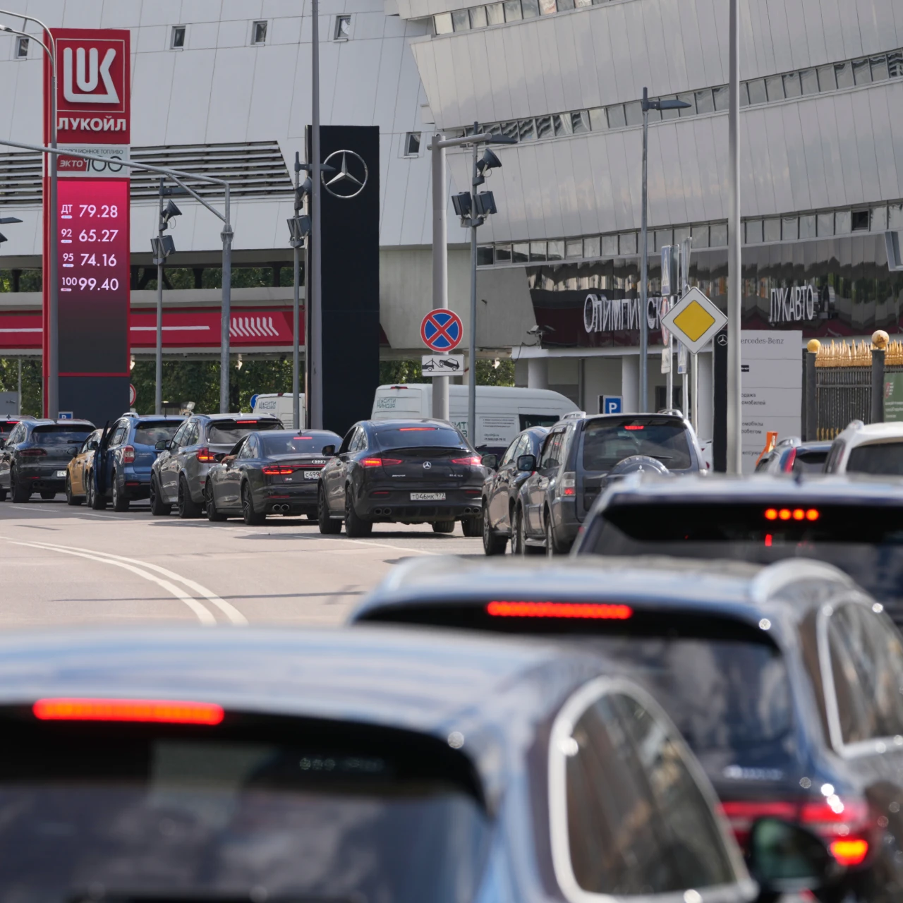 Zbog ukrajinskih napada dronovima na rafinerije, u Rusiji ozbiljne nestašice goriva