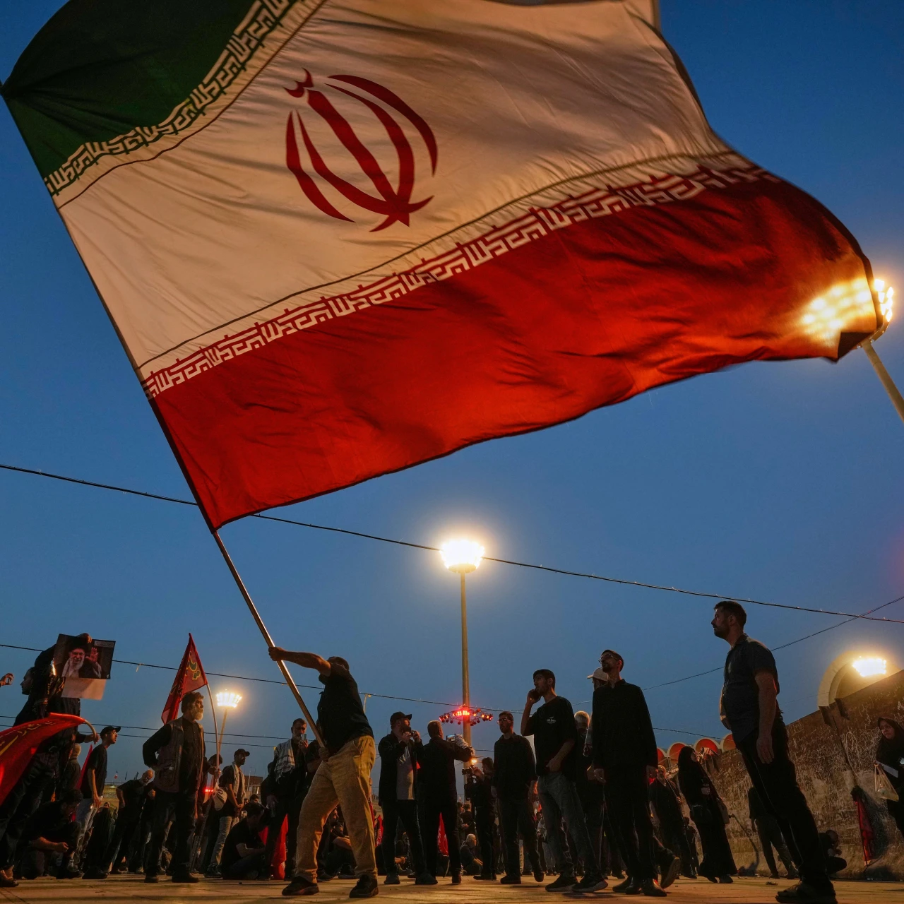 Iran prijavio napade na ostvo Kešm; Aksios: SAD napadaju položaje IRGC kod Ormuza