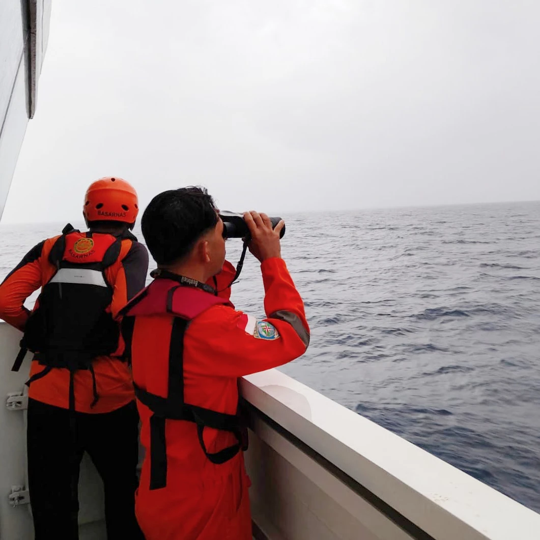 U Indoneziji spaseno 11 evropskih turista, traga se za kapetanom glisera