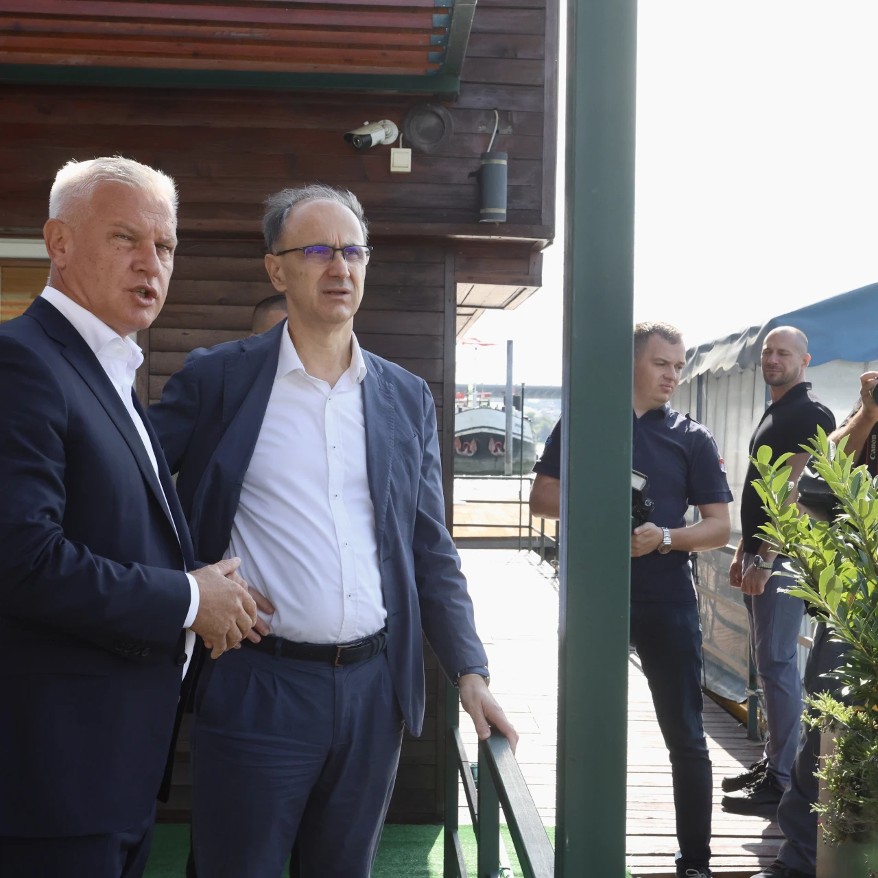 Premijer Macut posle razgovarao sa direktorom preduzeća Srbijavode o strateškim projektima i dugoročnom vodosnabdevanju