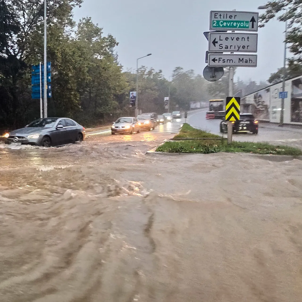 U Istanbulu zbog poplava zatvorene škole
