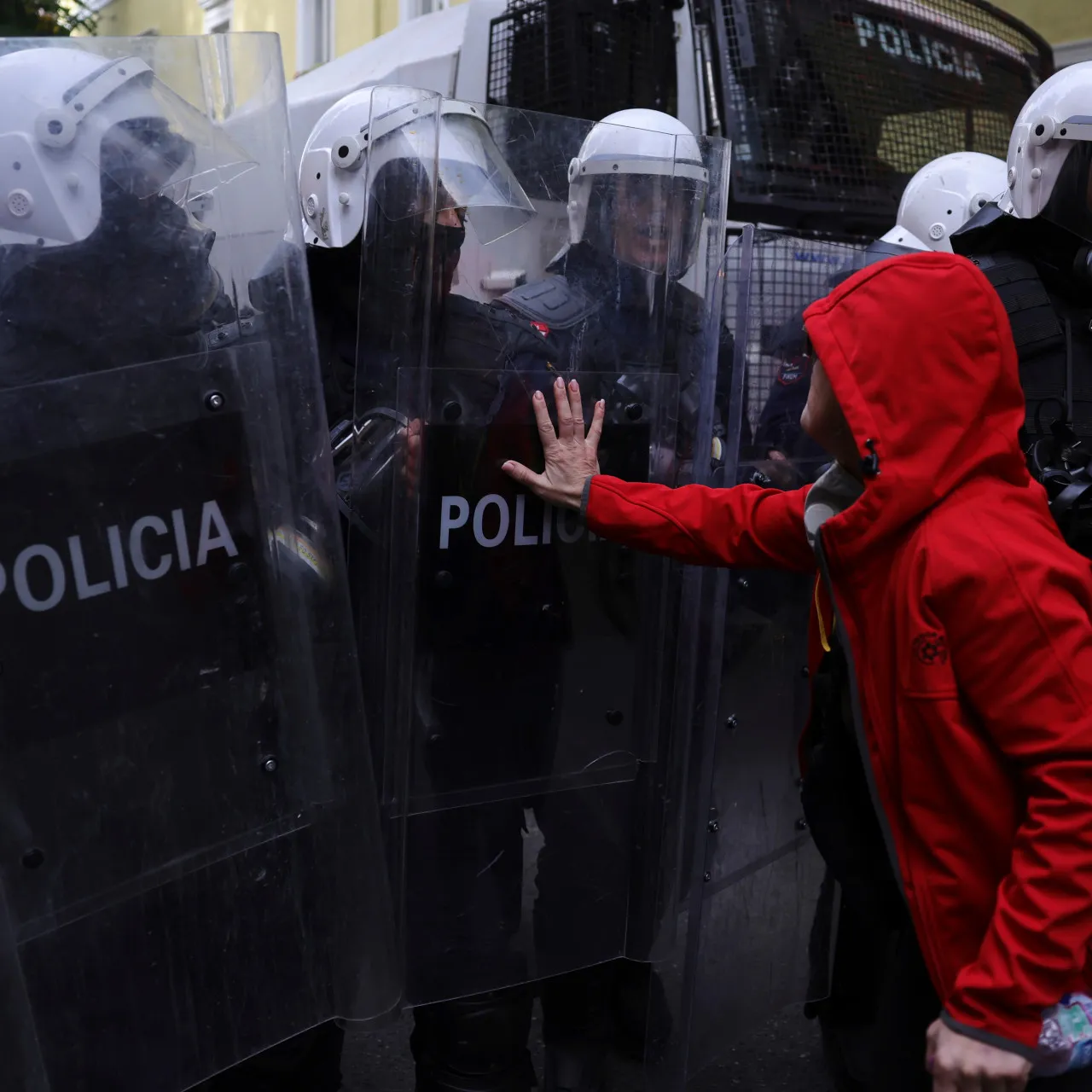 Ponovo sukobi demonstranata sa policijom u Tirani, traži se ostavka Rame
