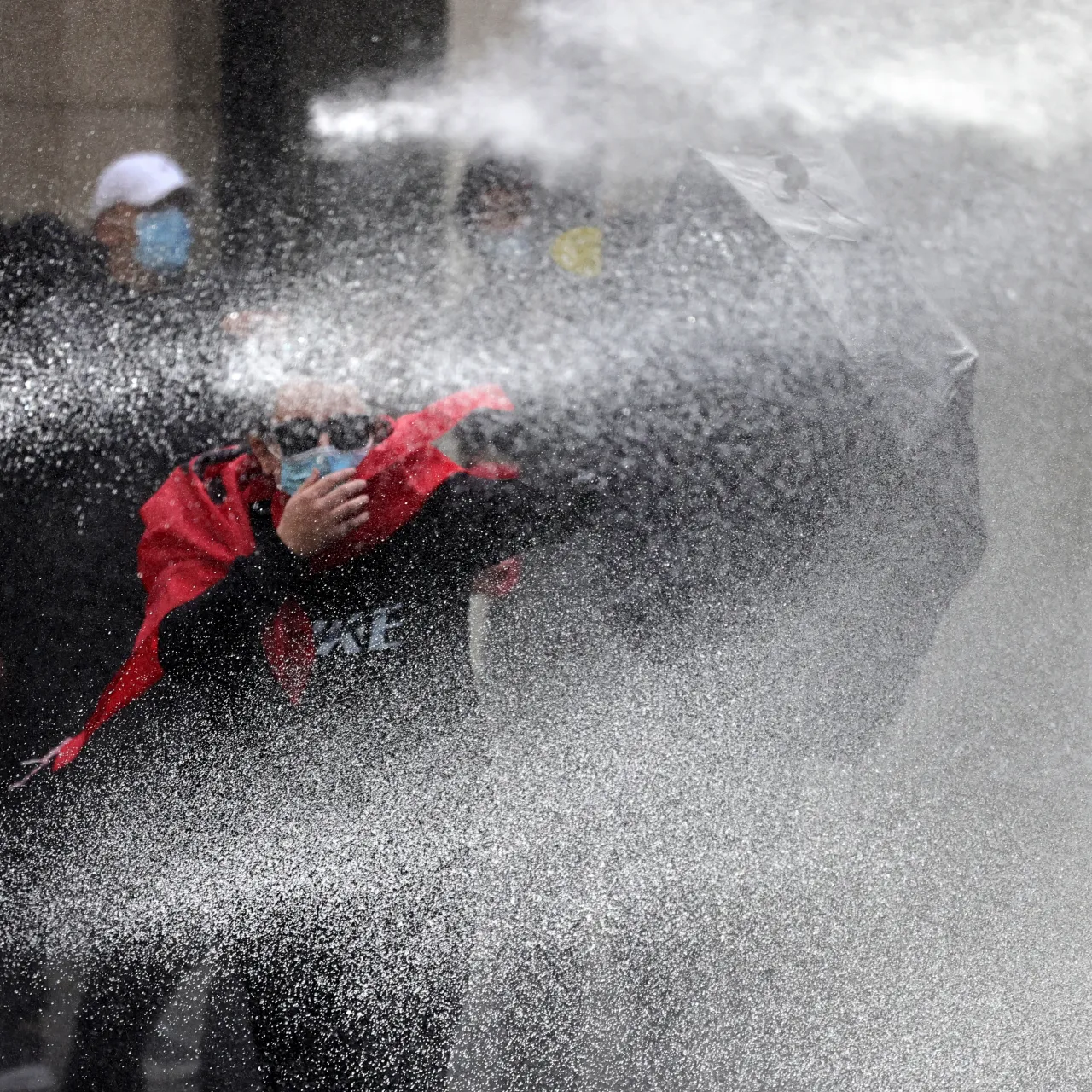 Treći dan nasilnih protesta u Albaniji: Sukobi s policijom, opozicija traži prelaznu vladu, uhapšeno 55 ljudi (FOTO)
