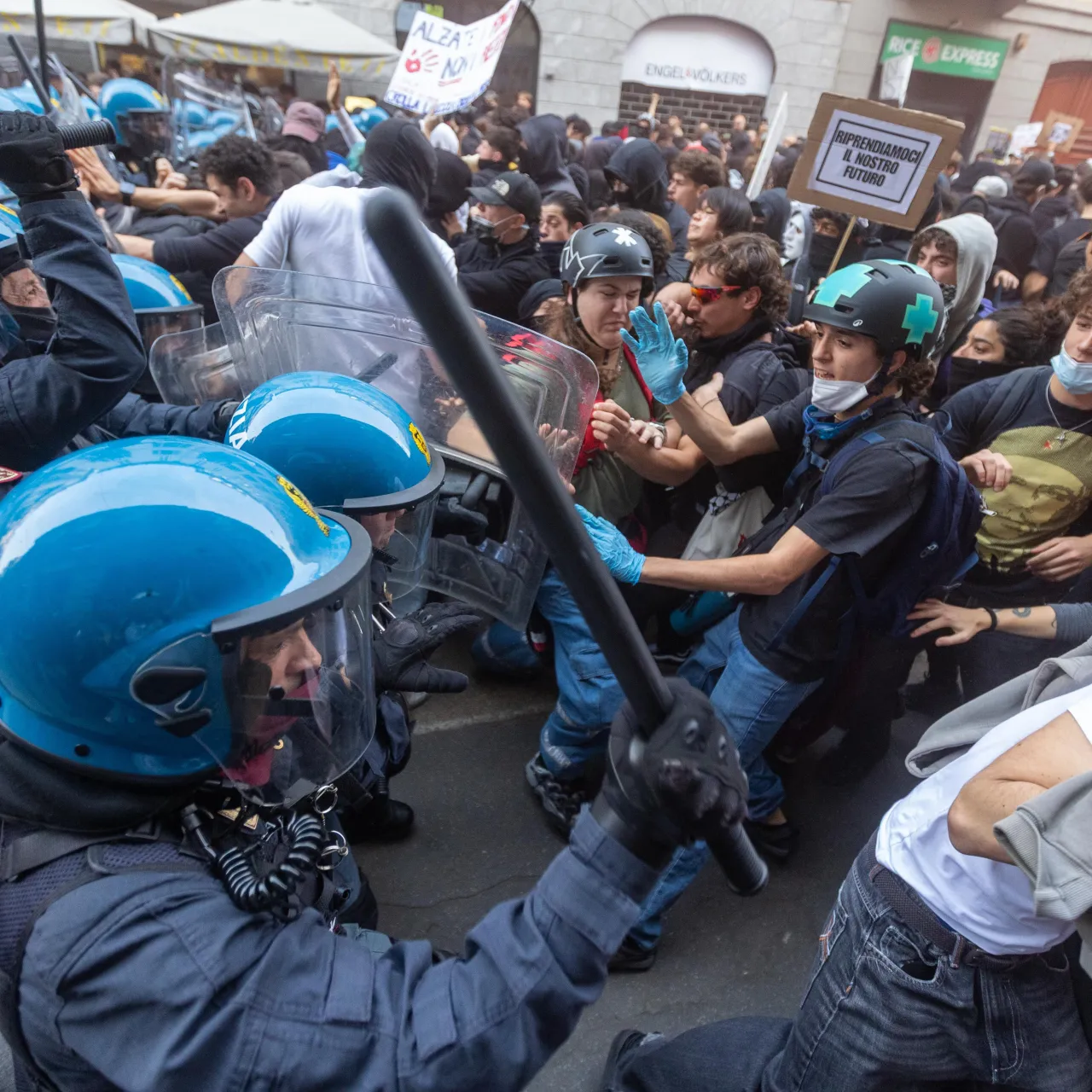 Protesti u Italiji: Uhapšeno više od 200 ljudi u Milanu, Meloni za sutra sazvala sednicu Vlade