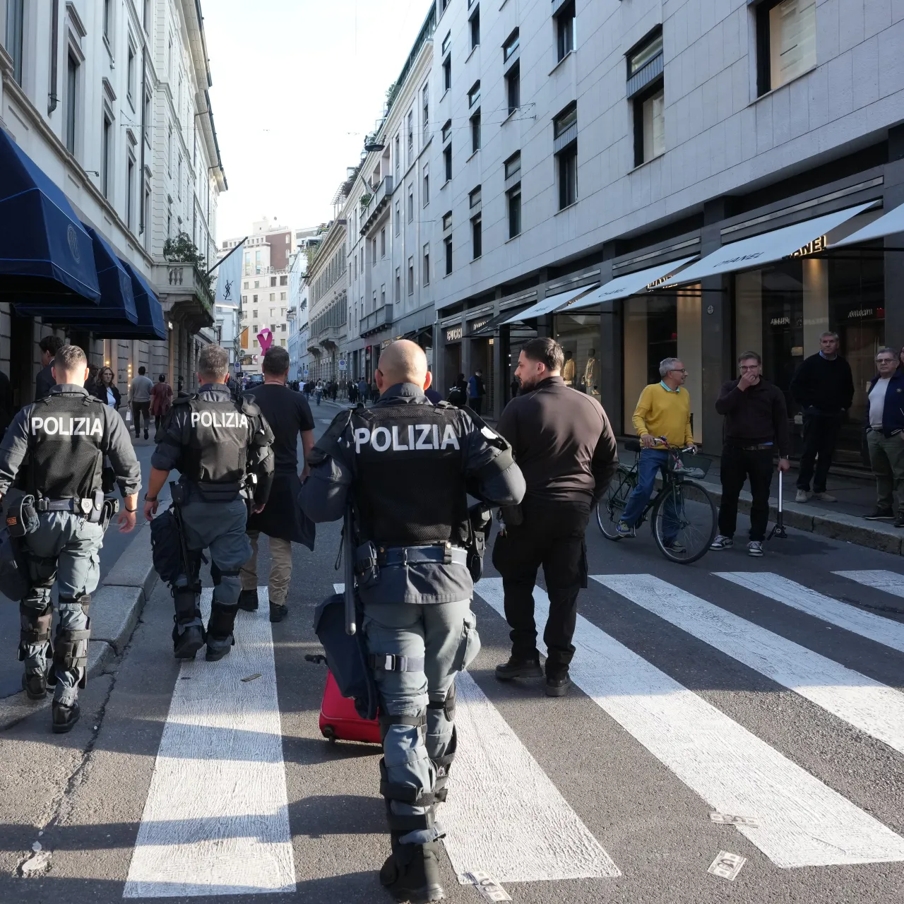 Meloni: Gotovo 200 policajaca povređeno u neredima, materijalna šteta oko milion evra