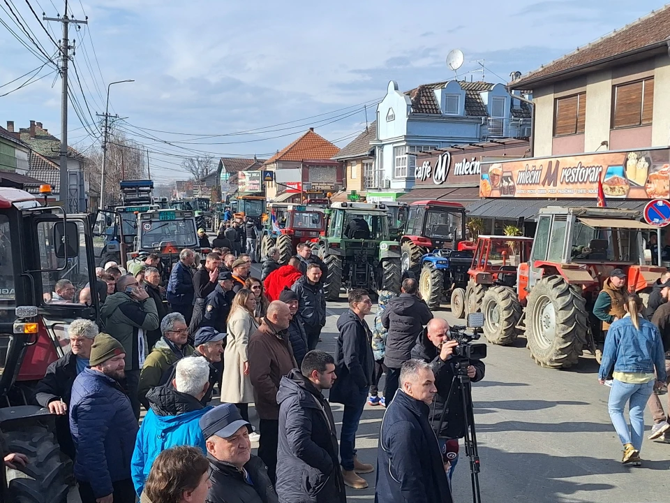Poljoprivrednici koji blokiraju Ibarsku magistralu: Niko nema mandat da pregovora u naše ime