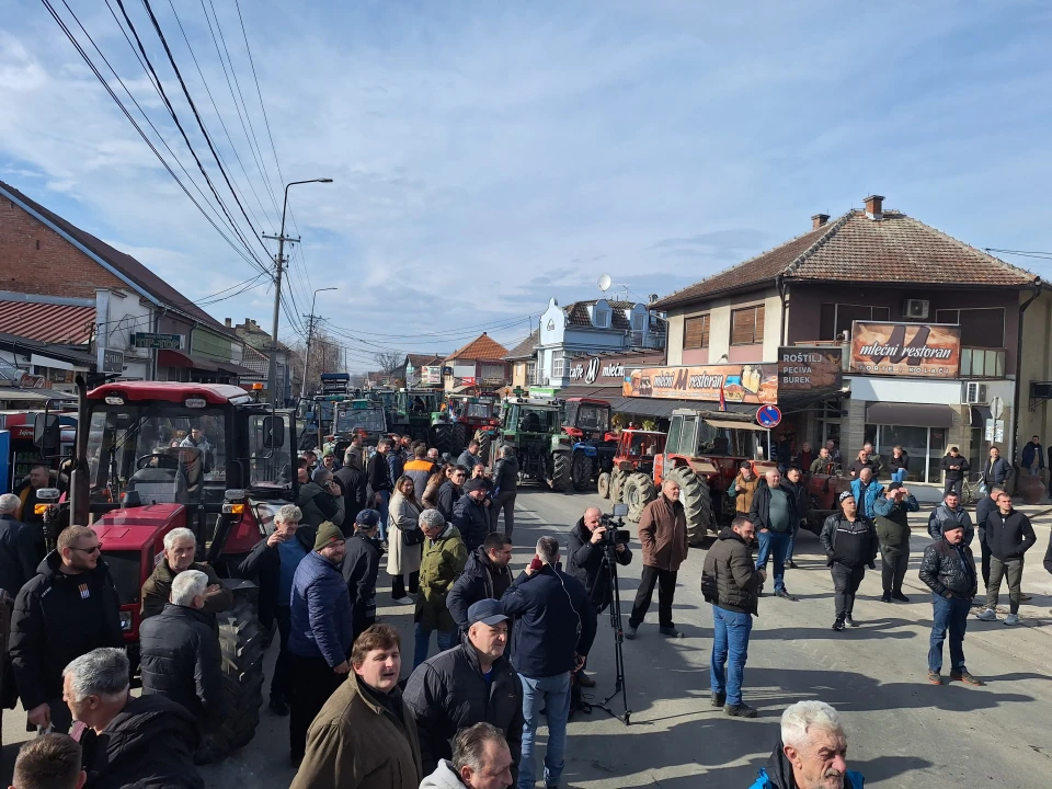 Nastavljene totalne blokade četiri puta, ostale obustavljene dok traju pregovori sa Vladom