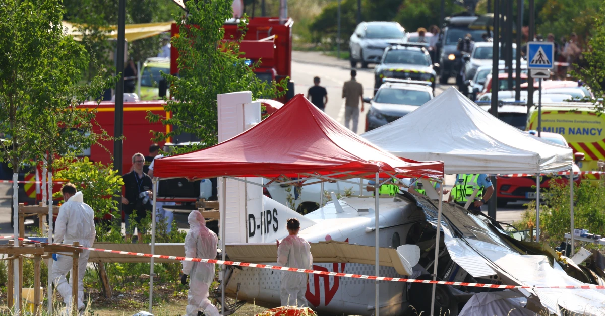 Francuski ministar unutrašnjih poslova na mestu pada aviona u kojem je poginulo 11 ljudi